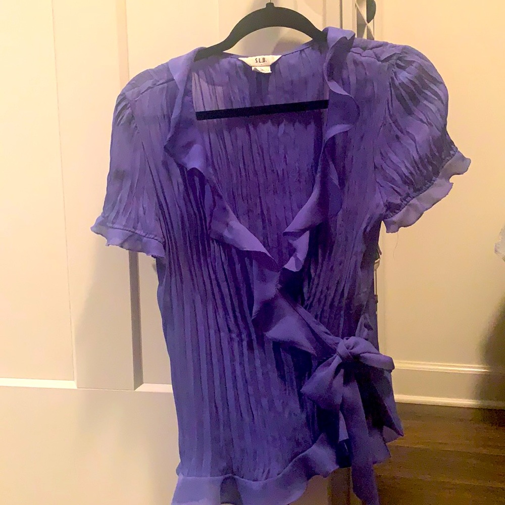 Woman’s sheer blouse. Size large. Great condition. Hardly worn.
